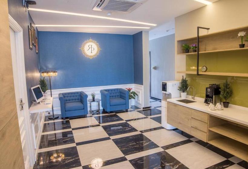 בית מלון כפרי Redpine Boutique