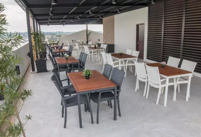 Hotelli Redpine Boutique