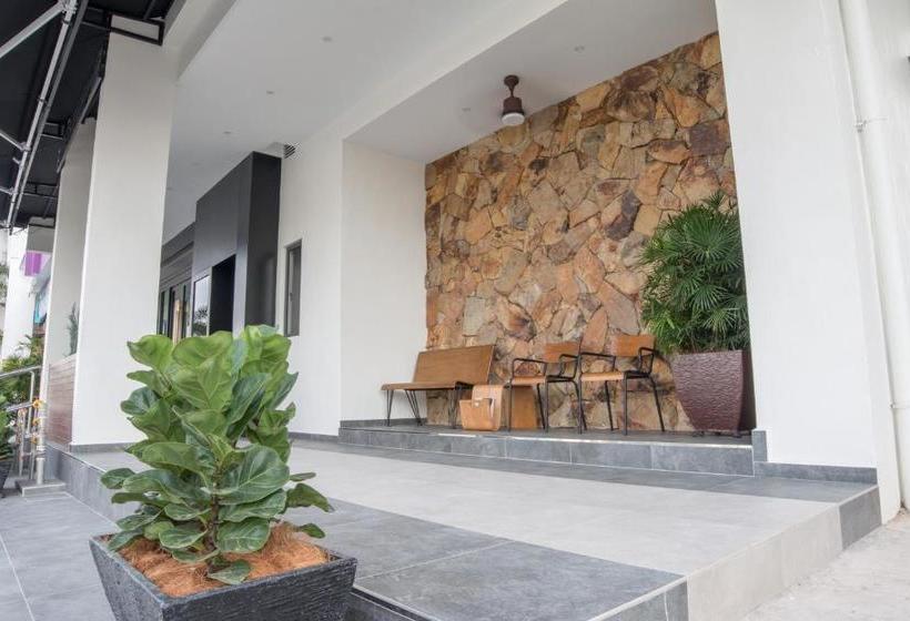 בית מלון כפרי Redpine Boutique