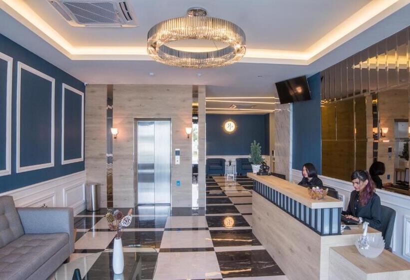 בית מלון כפרי Redpine Boutique