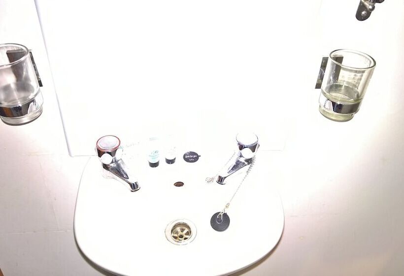 ベッドアンドブレックファースト Black Bull