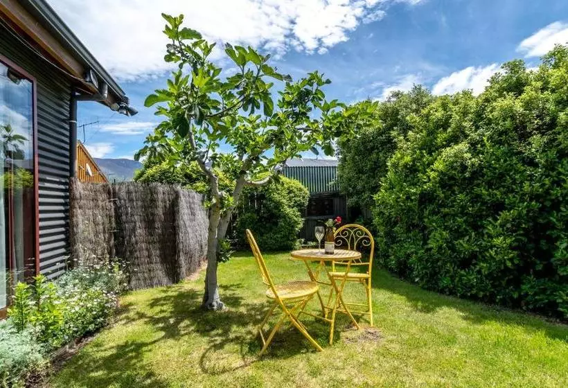 Aamiaismajoitus (B&B) Cosy Contemporary Hideaway