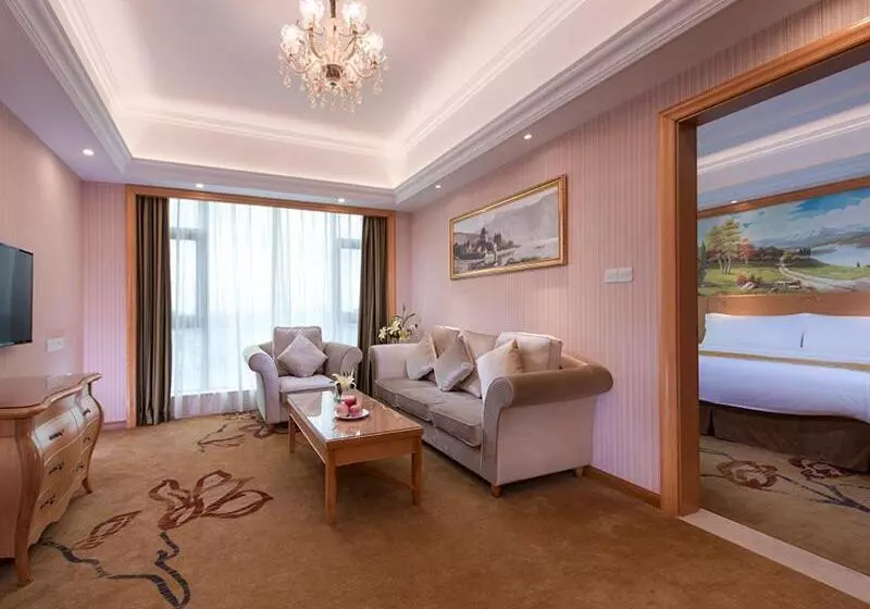 Vienna Hotel Guangdong Maoming Railway Station