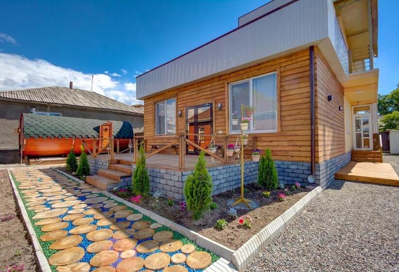 هتل Hillside Karakol B&b