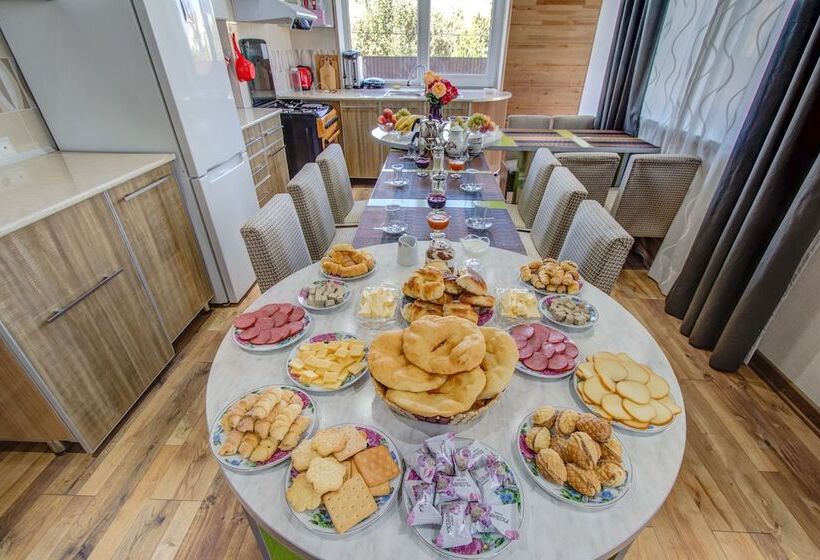 هتل Hillside Karakol B&b