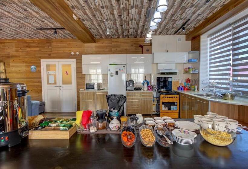 هتل Hillside Karakol B&b