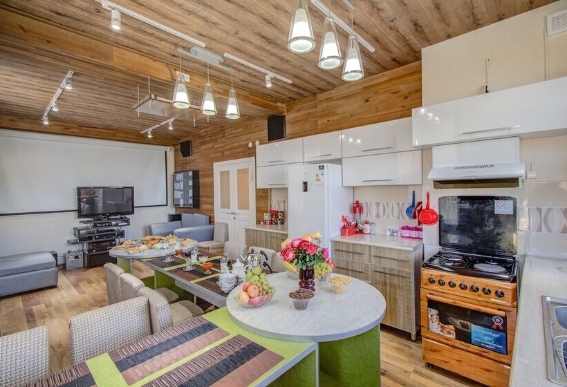 هتل Hillside Karakol B&b