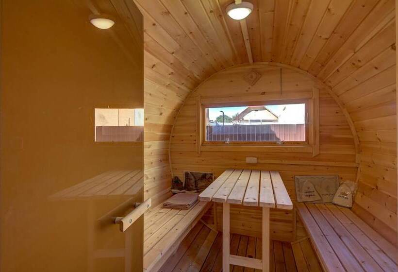 هتل Hillside Karakol B&b