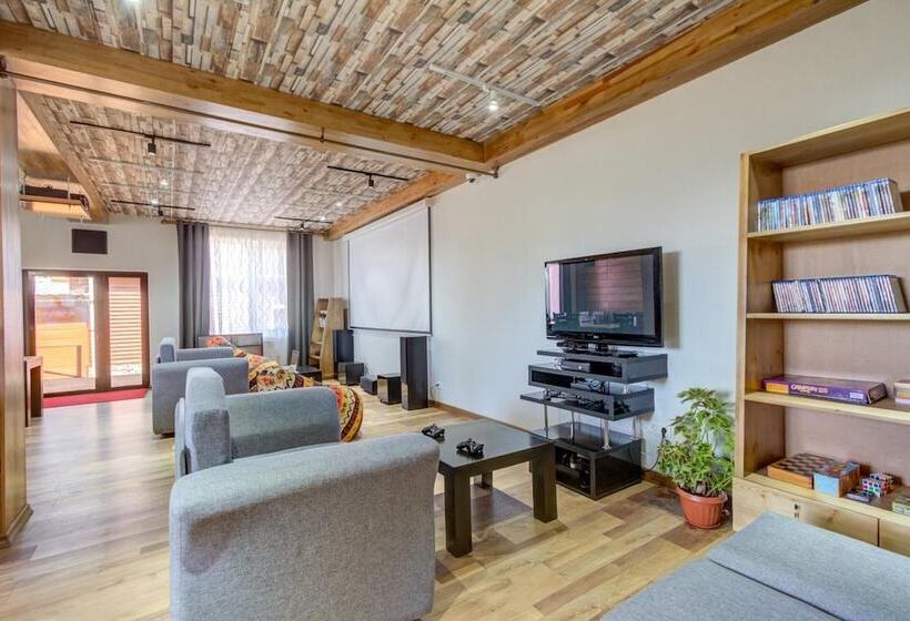 هتل Hillside Karakol B&b