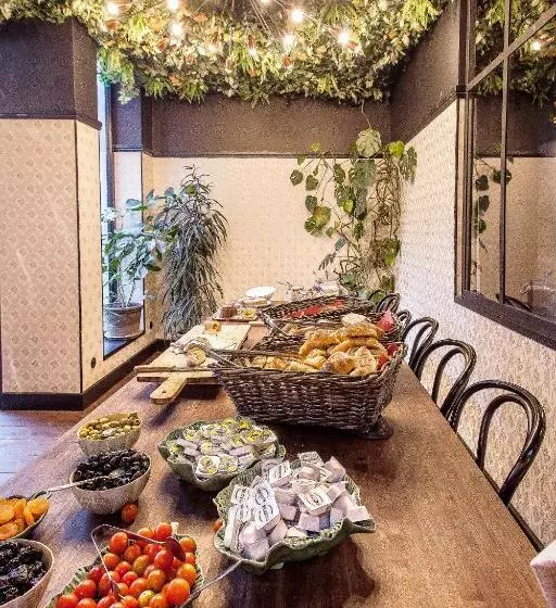 هتل Latroupe Jardin Secret