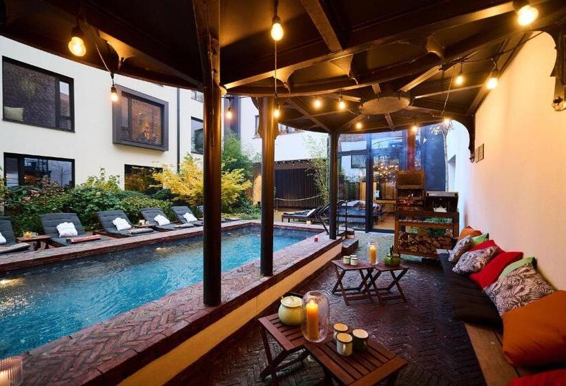 هتل Latroupe Jardin Secret