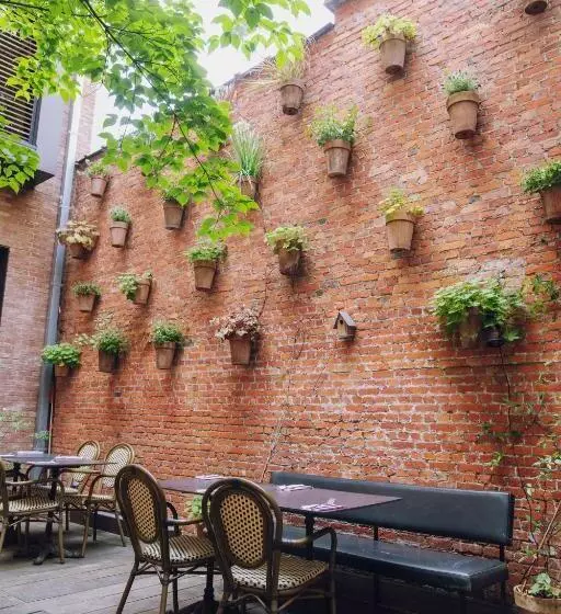 هتل Latroupe Jardin Secret