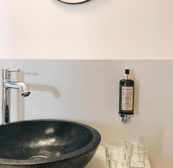 هتل Latroupe Jardin Secret