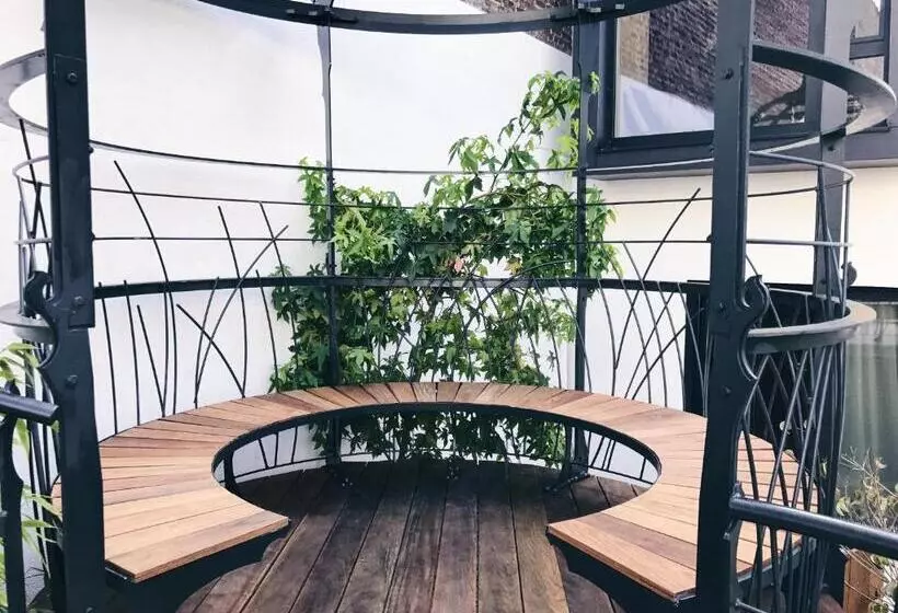 هتل Latroupe Jardin Secret