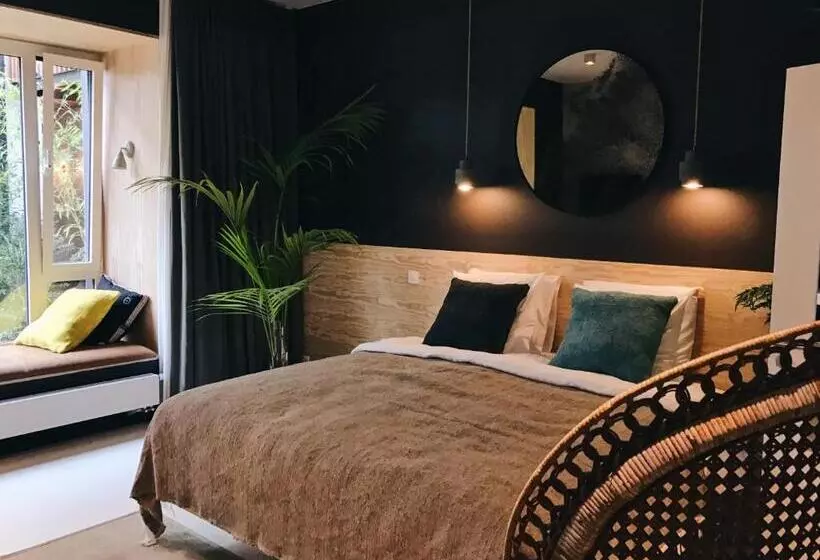 هتل Latroupe Jardin Secret