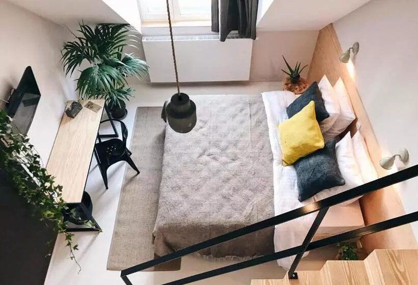 هتل Latroupe Jardin Secret