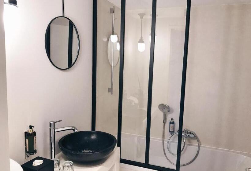 هتل Latroupe Jardin Secret