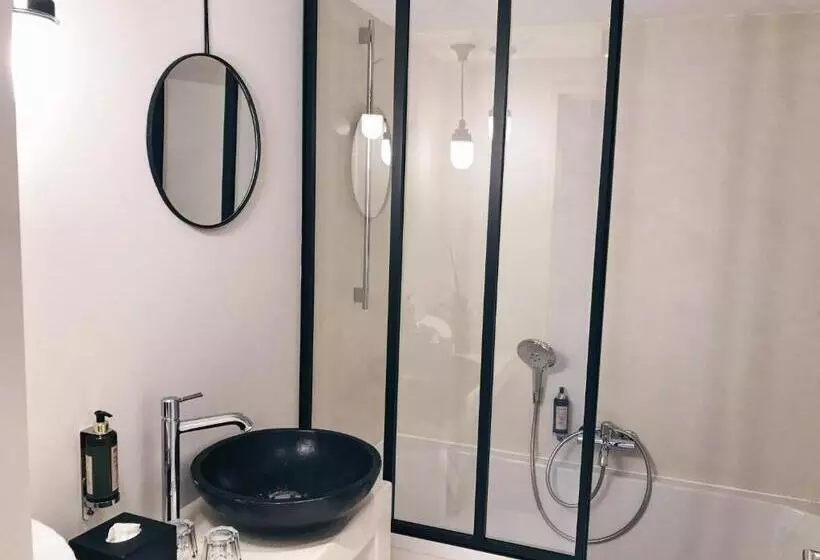 هتل Latroupe Jardin Secret