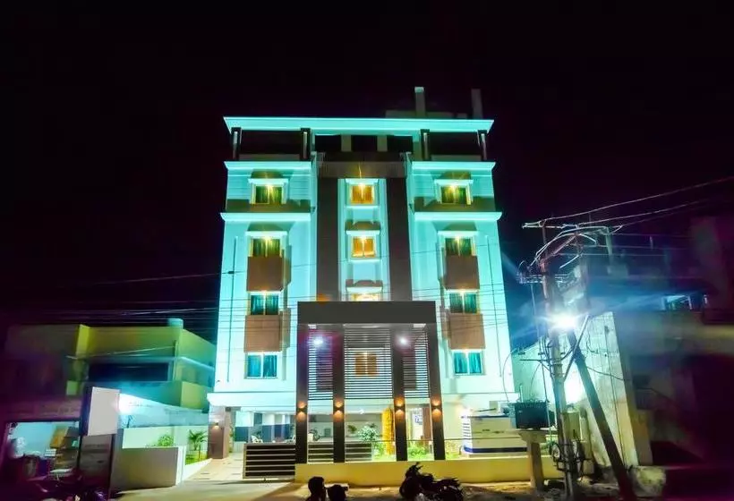ホテル Oyo 9053 Capital Residency
