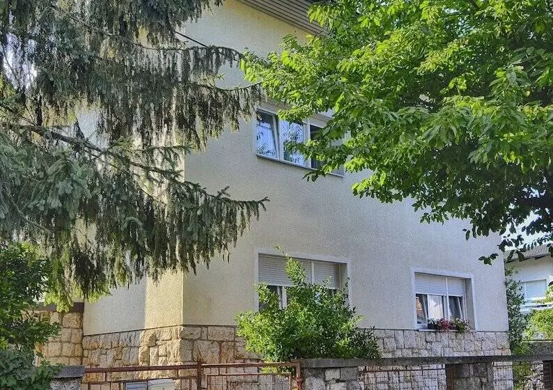 هاستل Family Guesthouse Greenslo