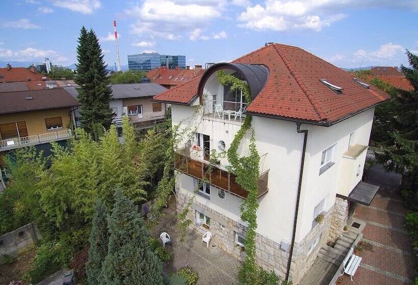 هاستل Family Guesthouse Greenslo