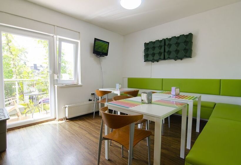 هاستل Family Guesthouse Greenslo