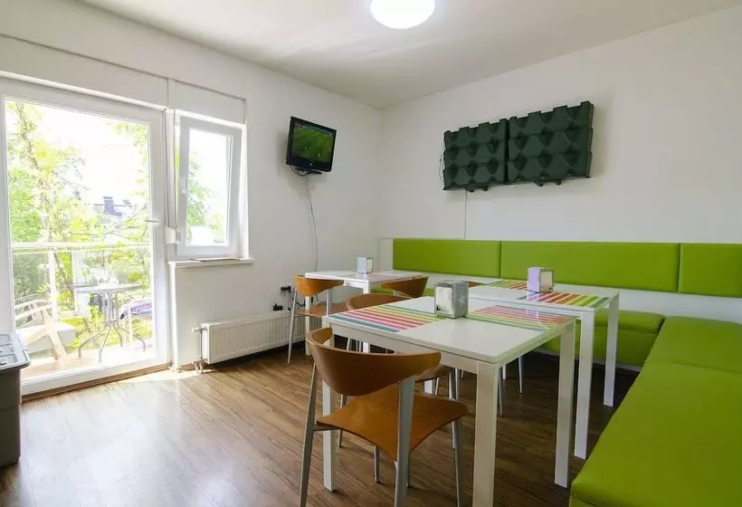 هاستل Family Guesthouse Greenslo