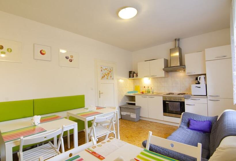 هاستل Family Guesthouse Greenslo