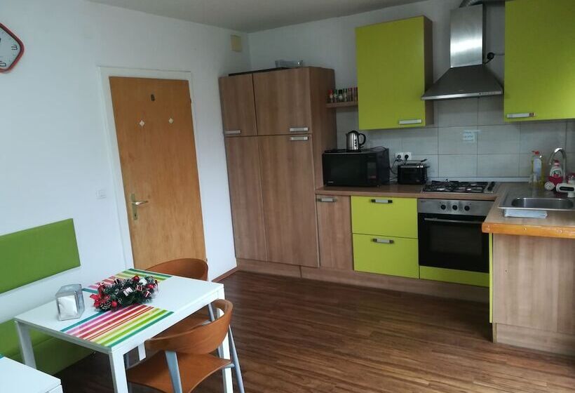 هاستل Family Guesthouse Greenslo