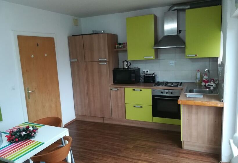 هاستل Family Guesthouse Greenslo