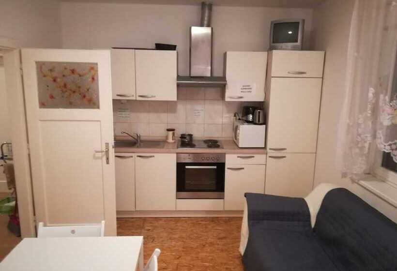 هاستل Family Guesthouse Greenslo