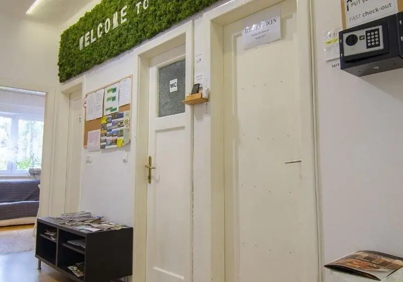 هاستل Family Guesthouse Greenslo
