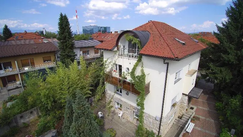 هاستل Family Guesthouse Greenslo