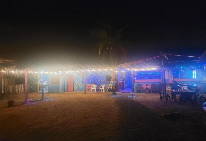 הוסטל Johnny Fiestas