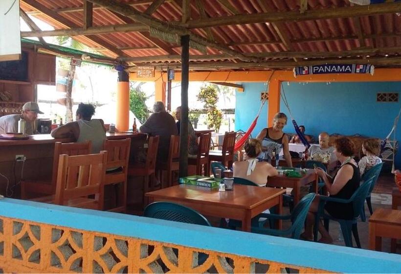 הוסטל Johnny Fiestas