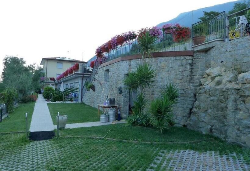 تختخواب و صبحانه Villa Treccani Apartments