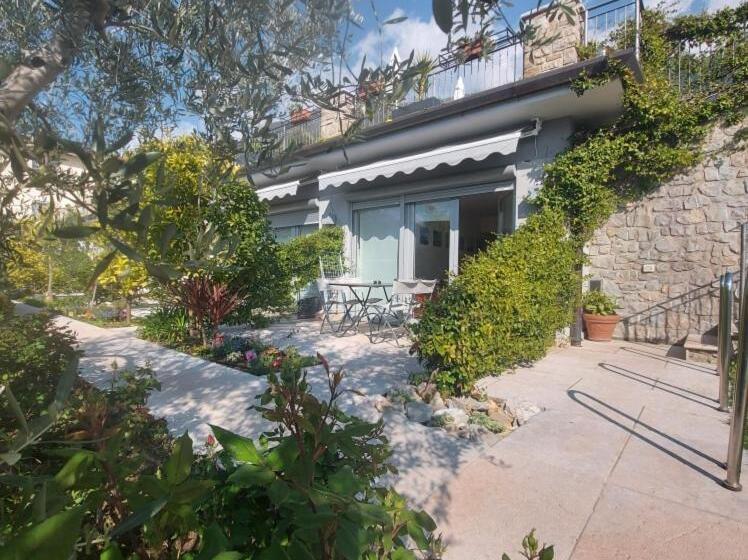 تختخواب و صبحانه Villa Treccani Apartments