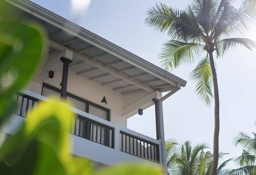 هتل At Ease Beach