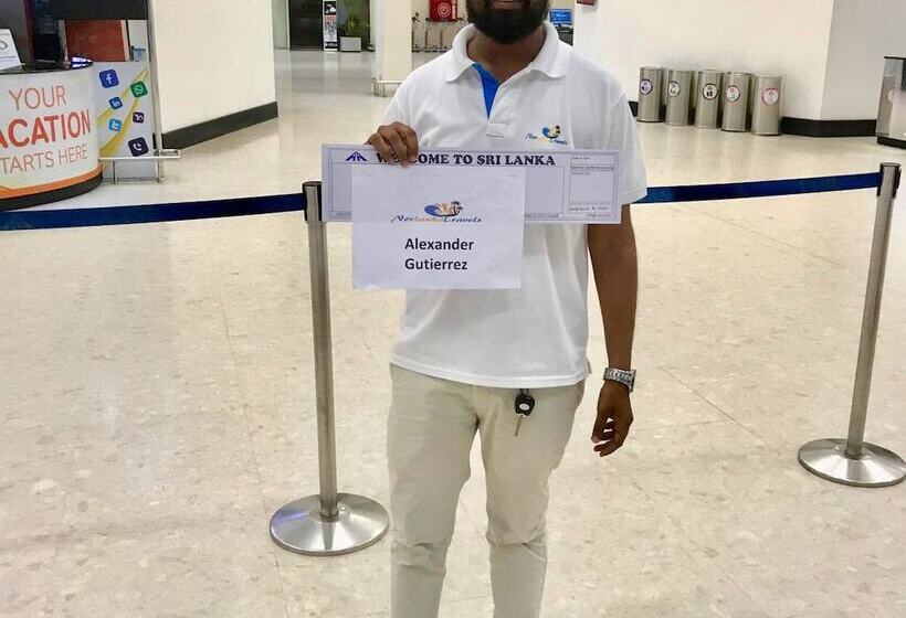 هتل At Ease Beach