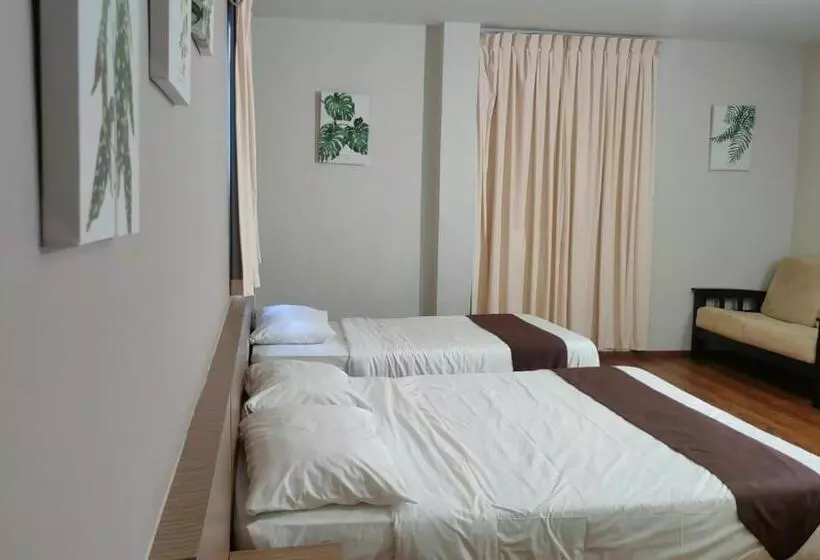 Hotel Yew