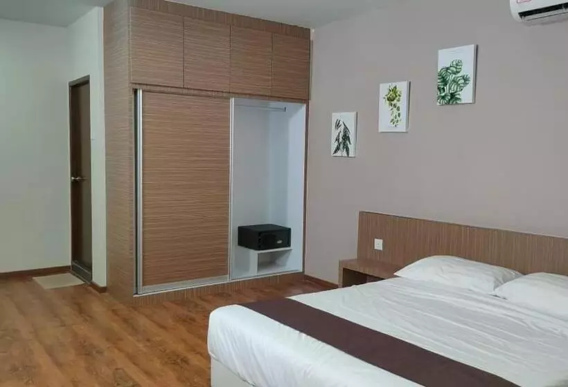 Hotel Yew