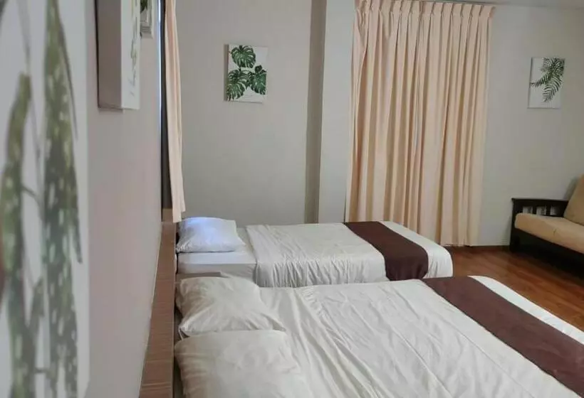 Hotel Yew