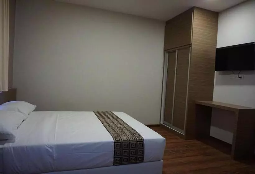 Hotel Yew