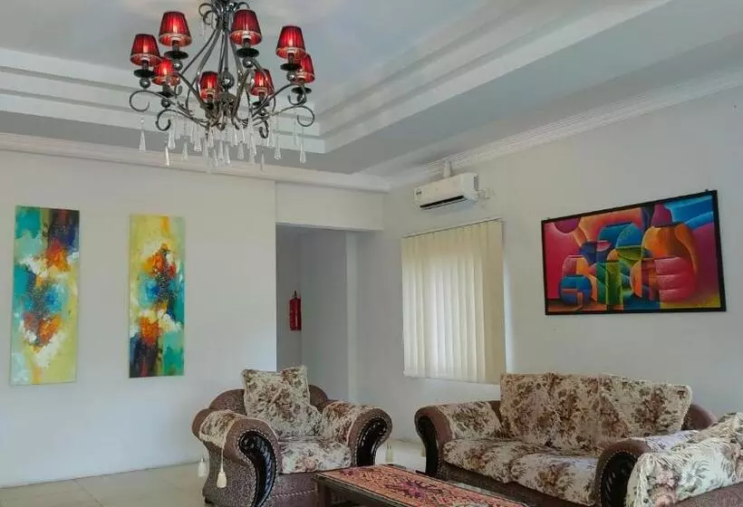 Hotel Yew