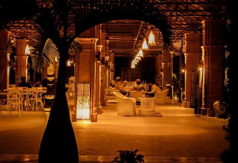 リゾートホテル The Rajbari Bawali