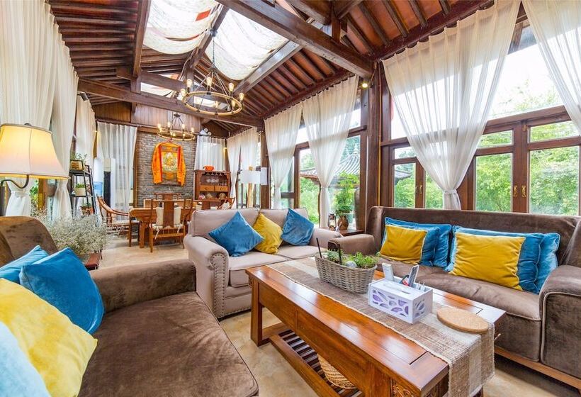 Отель C Est La Vie Boutique Inn