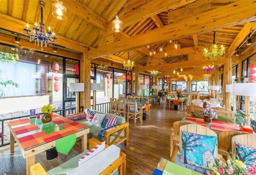 Отель C Est La Vie Boutique Inn