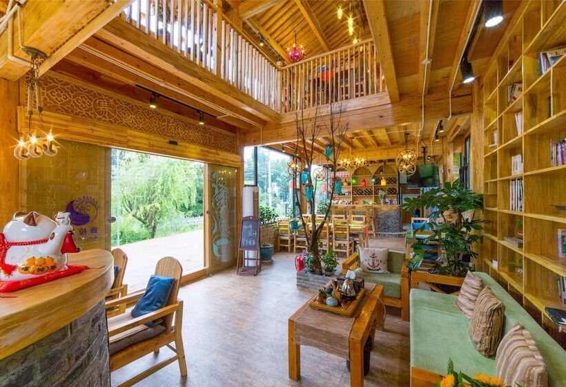 Отель C Est La Vie Boutique Inn