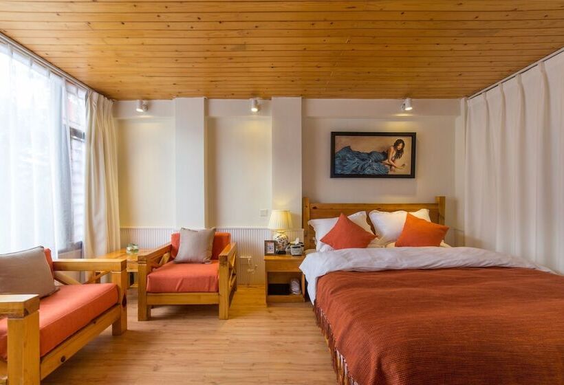 Отель C Est La Vie Boutique Inn