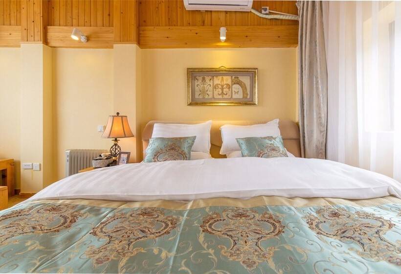 Отель C Est La Vie Boutique Inn